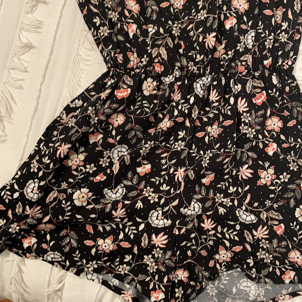 Patterned Romper - Picture 3 of 5